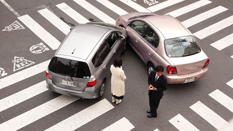 Car accident in 4 way intersection - injured defense expert